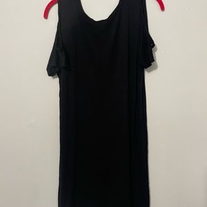 Juniors Cold Shoulder Black Zenana Outfitters Large Short sleeve top